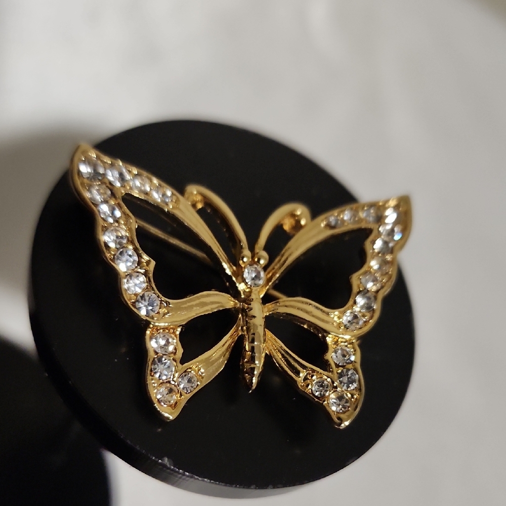 Butterfly Brooch Golt Tone With Crystal Jems